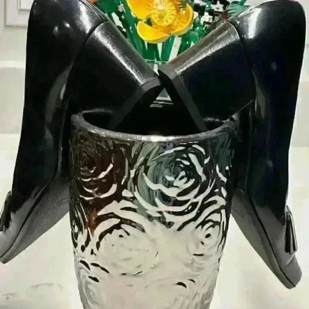 PRADA Black Leather Shoes with Point Toes and Chunky Heel - Picture 5 of 14